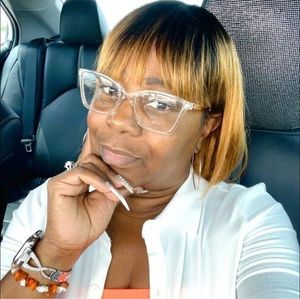 Meet your Posher, Renee